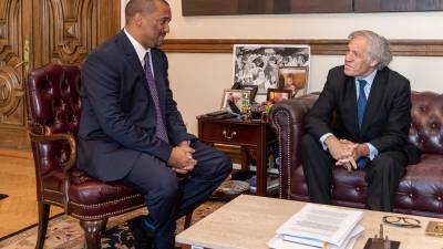 Arturo McFields, embajador de Nicaragua en la OEA, junto a Luis Almagro.