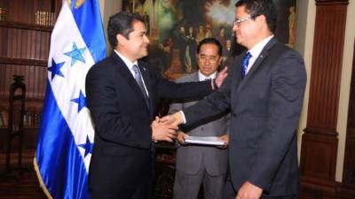 El presidente de Honduras confirmó a Marlon Escoto como ministro de Educación al principio de su mandato.