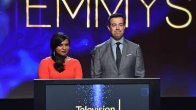 Mindy Kaling y Carson Daly anunciaron a los nominados.