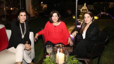 Marcela Zacapa, la anfitriona Marcela Facussé y Laryssa Faraj.