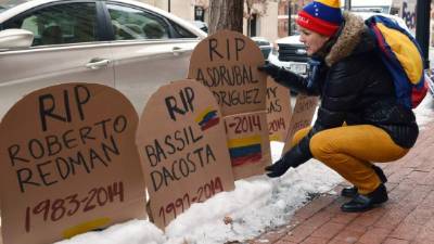 Venezolanos de diferentes estados de Estados Unidos se congregaron hoy frente a la sede de la Comisión Interamericana de Derechos Humanos (CIDH) en Washington D.C. para protestar contra el gobierno del presidente venezolano, Nicolás Maduro.