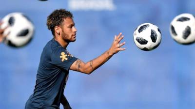 Neymar encabeza la armada brasileña que enfrentará a Suiza.