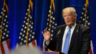 Trump dijo que no se puede seguir permitiendo el ingreso de 'miles y miles' a EUA. AFP