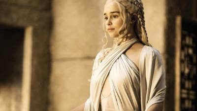 Emilia Clarke interpreta a Daenerys Targaryen en la serie 'Juego de Tronos'.