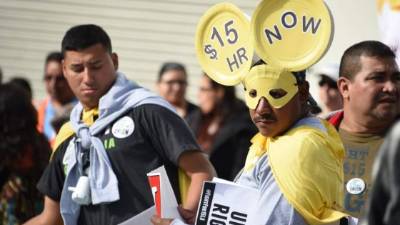 Los hispanos en California se verían beneficiados con la medida.