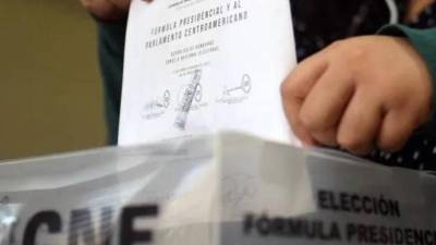 El pleno del CNE comparecerá hoy a las 12:00 m ante la directiva del Congreso Nacional para explicar en qué se ejecutarán los L1,492 millones pedidos para las primarias. Imagen de archivo.