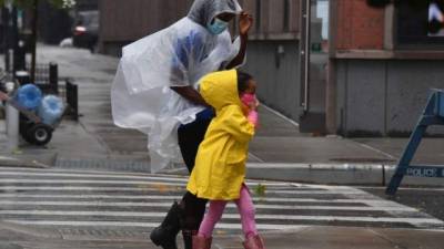 Isaías llega este martes a Nueva York con fuertes vientos y lluvias, como también posibilidad de tornados./AFP.