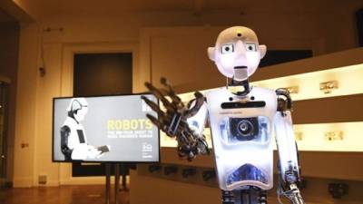 Vista del robot 'Robothespian', un robot social que interactúa con las personas, en exhibición durante el pase de prensa de la exposición 'Robots', en el Museo de Ciencias de Londres, Reino Unido. EFE/Archivo