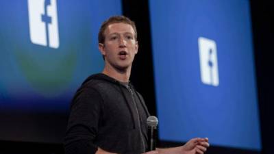 Mark Elliot Zuckerberg es un programador, filántropo y empresario estadounidense.