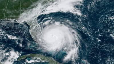 Dorian avanza hacia la costa de Florida, que se prepara para el impacto del huracán./AFP.