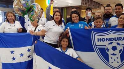 Aficionados catrachos recibieron con mucha alegría a la Selección de Honduras en Sídney.