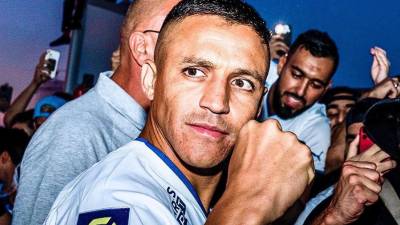 Alexis Sánchez fue recibido de forma cariñosa por la afición del Marsella.