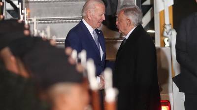 López Obrador recibió a su homólogo estadounidense, Joe Biden, en el aeropuerto de la capital mexicana.