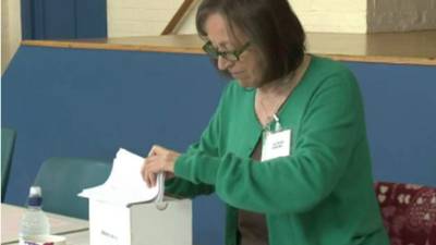 Holanda y el Reino Unido fueron este jueves los primeros países en votar en las elecciones al Parlamento Europeo cuyo interés se centra en el ascenso de los partidos de ultraderecha.