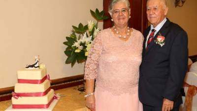 Maritza Leitzelar y Eleazar Albeto disfrutan de su unión.