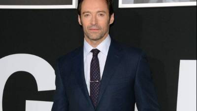 Fuera del cine, el actor creó la fundación Laughing Man Coffee, que apoya a las comunidades de todo el mundo que cultivan café.