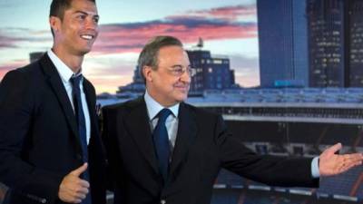 Cristiano Ronaldo junto a Florentino Pérez.