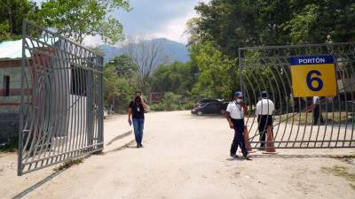 Foto de archivo de la entrada de la Unah en Tegucigalpa