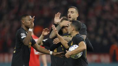 Se disputa el segundo tiempo del partido entre el Unión Berlín y Real Madrid.