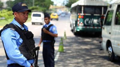 La Policía Preventiva y de Tránsito también están cuidando las entradas y salidas de la ciudad. Foto: Yoseph Amaya.