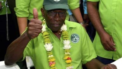 Jack Warner, durante un mitin del Partido Liberal Independiente (ILP) en Chaguanas, pocas horas después de salir hoy de la prisión de Trinidad y Tobago. Foto EFE