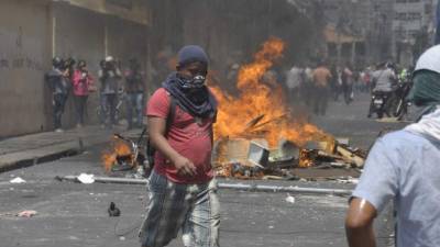 Las protestas en Tegucigalpa el lunes se volvieron violentas.