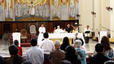 La familia de LA PRENSA participó en la homilía oficiada por el padre Senis.