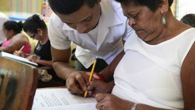 La primera clase se dedicó a enseñar a las personas a utilizar el lápiz.