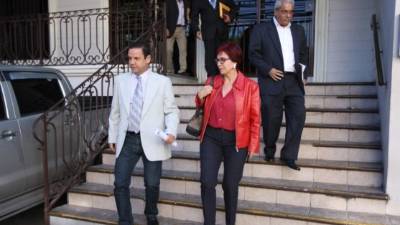 Los aspirantes José Fernández, Selma Estrada, Ricardo Rodríguez, José Luis Valladares y José Hernández, ayer al salir de las pruebas de confianza.