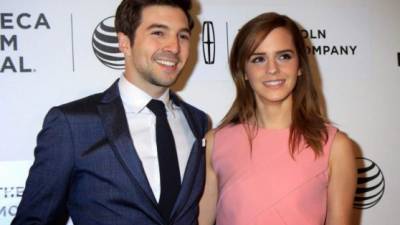 Roberto Aguirre en un festival de cine junto a Emma Watson.