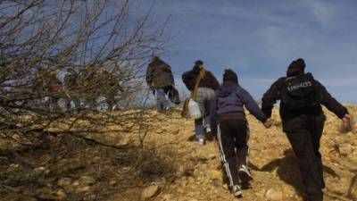 Miles de hondureños y centroamericanos desafían los peligros en su travesía a Estados Unidos.