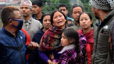 Nepal se despertó hoy consternado por la magnitud del seísmo y concentrado en la tarea de recuperación de las víctimas, tras una noche que buena parte de los ciudadanos de la capital optaron por pasar en la calle ante el riesgo de nuevos temblores.