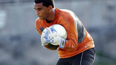 El arquero José Mendoza se retiró del entreno según revelaron sus compañeros.