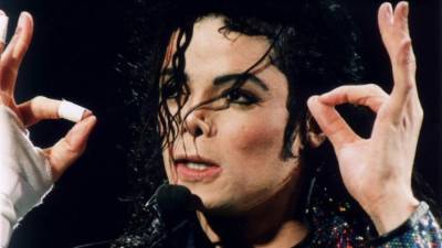 Michael Jackson durante uno de sus conciertos; el cantante no ha dejado de generar polémica después de su muerte.