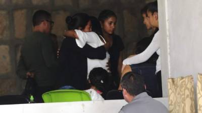 Drama en el sepelio.