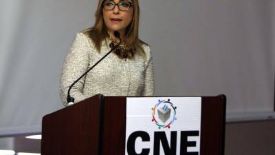 Ana Paola Hall decidió respaldar a Rixi Moncada para que votación quedara 2 a 1.