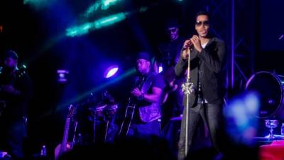 El bachatero Romeo Santos deleitó con su voz y música al numeroso público. Fotos: Wendell Escoto