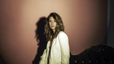 Fotografía cedida por Sony Music que muestra a la cantautora puertorriqueña Kany García. García anunció este martes las fechas de su próxima gira por Norteamérica, que recorrerá desde el 9 de octubre al 1 de diciembre las principales ciudades de Estados Unidos. EFE/ Sony Music.