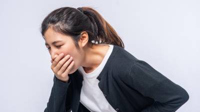 El dolor de estómago puede tener múltiples causas emocionales.