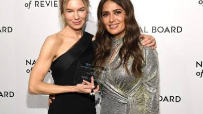 Renée Zellweger y Salma Hayek Pinault en la gala de los National Board of Review.