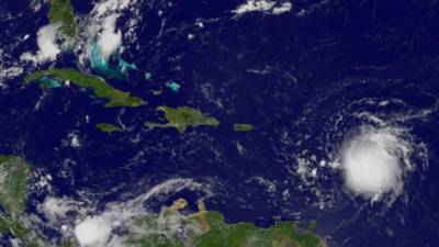 Erika podría convertirse en huracán frente a las costas de la Florida.