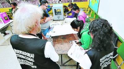 La OEA desplazó 82 observadores electorales a Honduras el año pasado.