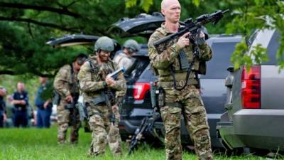 Agentes del FBI y la Guardia Nacional respondieron al tiroteo en una zona rural de Maryland./EFE.