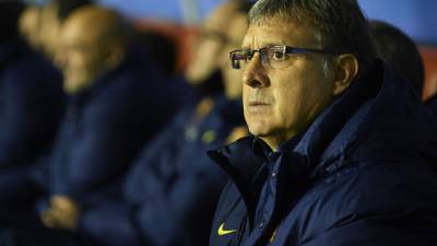 Tata Martino, en el banquillo del Barcelona contra el Levante.