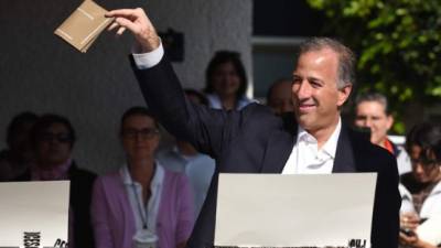 El candidato oficialista José Antonio Meade . AFP