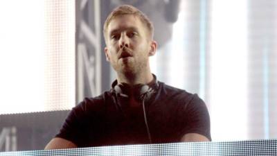 Calvin Harris es un DJ, productor, cantante y modelo escocés, especializado en electropop, house y dance.