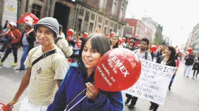Manifestación contra la reforma de hidrocarburos en Ciudad de México.
