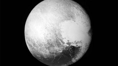 Estas nuevas imágenes también revelan que los vapores atmosféricos en torno a Plutón.