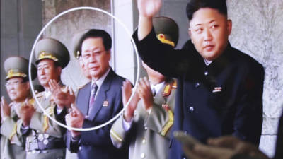 Kim Jong, líder de Corea del Norte, ejecuta a su propio tío.