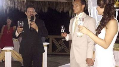 La ceremonia se realizó con amistadres y familiares más cercanos. Foto Facebook July Carranza.